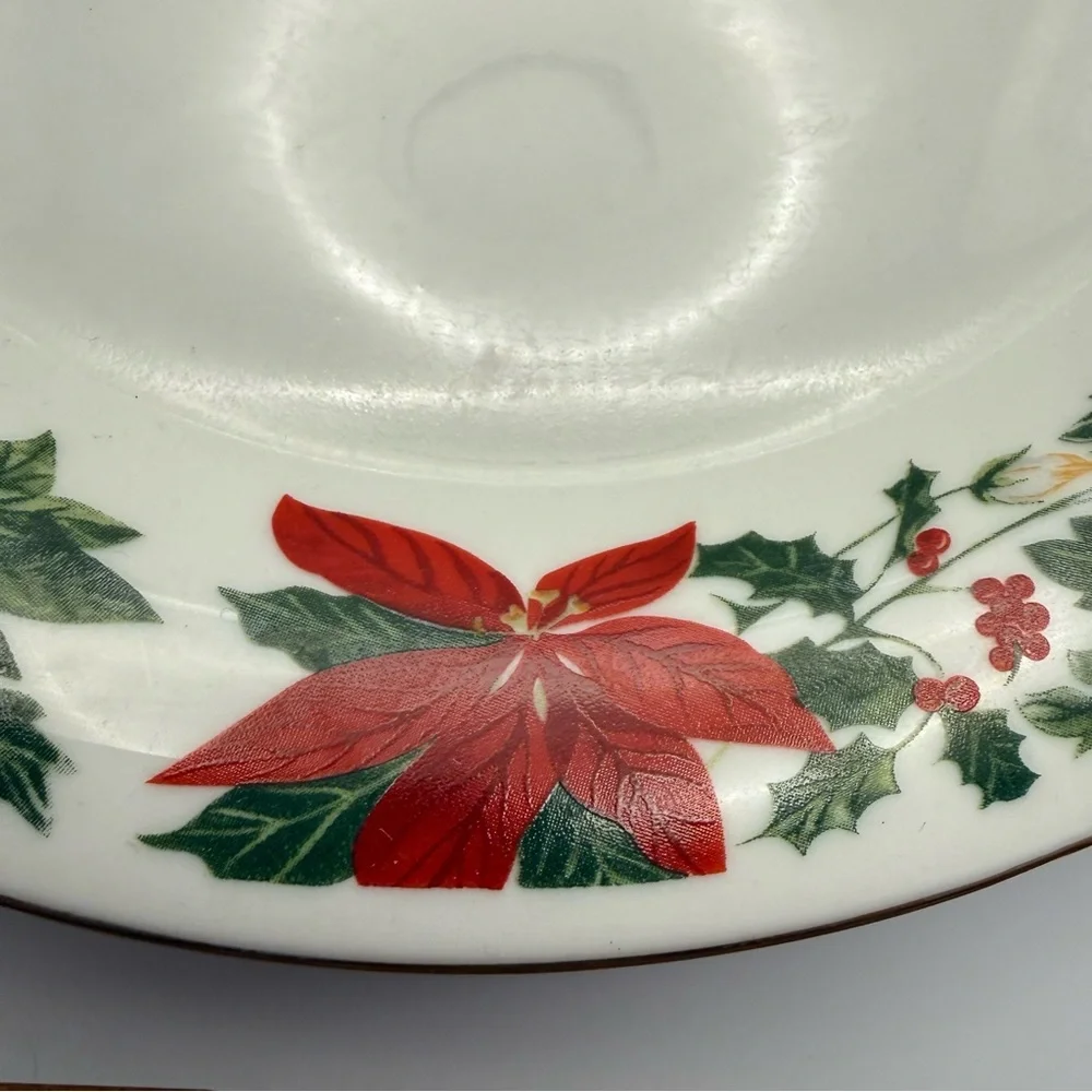 Vintage Gibson Holiday poinsettia dinner plate‎